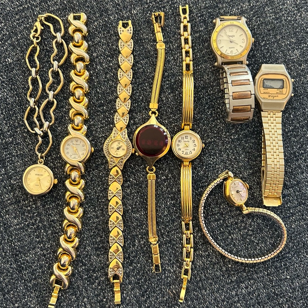 Lot of 8 vintage women’s watches